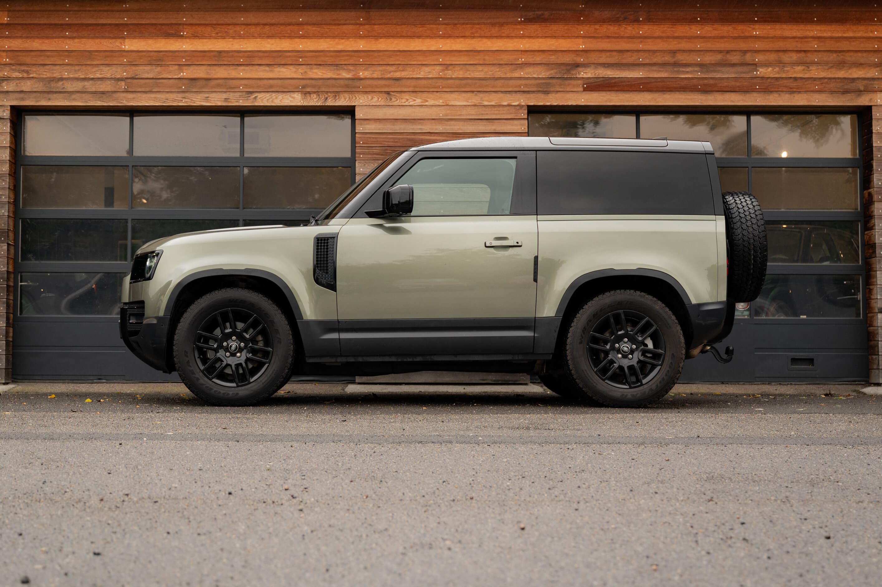 Land Rover Defender 90