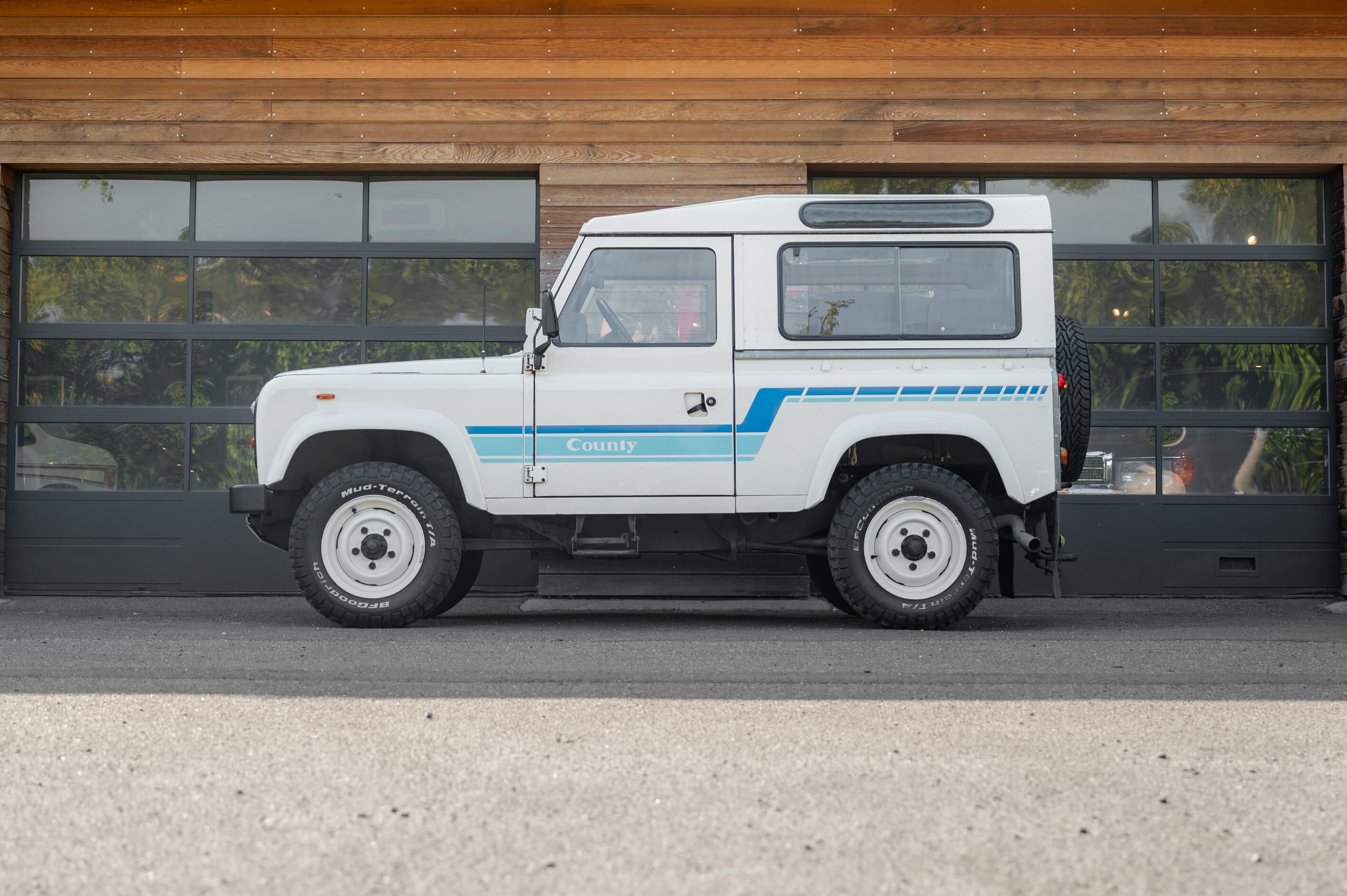 Land Rover Defender 90